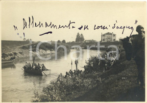 Fotografia d epoca originale 1918 WW1 ZONA DI GUERRA  Area Piave  Allenamento truppe su fiume Foto RARA 1