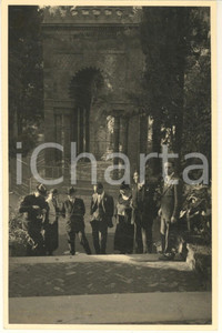 Fotografia d epoca originale 1940 ca VENTIMIGLIA Giardini Hanbury  Mausoleo Moresco  Visitatori Foto 1