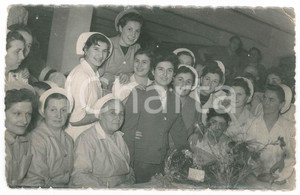 Fotografia d epoca originale 1955 NOVI LIGURE Stabilimento NOVI Operaie durante festeggiamenti  Foto 18x11 1