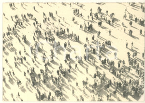 Fotografia d epoca originale 1950 ca LOMBARDIA Folla vista dall alto in una piazza  Foto  ARTISTICA 15x10 1