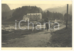 Fotografia d epoca originale 1950 ca ALPE DEVERO /BACENO Hotel CERVANDONE  Donna al pascolo  Foto 15x10 cm 1