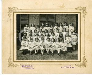 Fotografia d epoca originale 1910 ca MILANO Collegio religioso femminile  Classe di bambine  Foto di gruppo 1