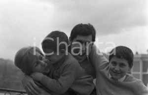 Fotografia d epoca originale 1970ca ROMA Lando BUZZANCA con la moglie Lucia e i figli NEGATIVO ORIGINALE 6 1