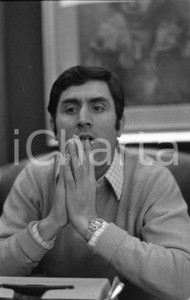 Fotografia d epoca originale 1970ca ROMA Lando BUZZANCA alla macchina da scrivere NEGATIVO ORIGINALE 1 1