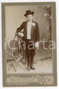 Fotografia d epoca originale 1910 ca ONEGLIA Ragazzino in abiti eleganti  Premiata fotografia MOLENA 6x10 cm 1