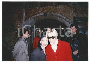 Fotografia d epoca originale 2000 ca VENEZIA Nick RHODES dei DURAN DURAN con una fan  Foto 14x10 cm 1 1
