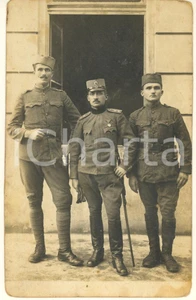 Fotografia d epoca originale 1918 WW1 ESERCITO SERBO Ufficiale decorato e commilitoni Foto 9x14 cm 1