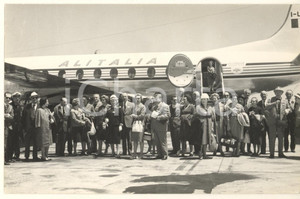 Fotografia d epoca originale 1962 PALERMO Aeroporto Boccadifalco  Comitiva con aereo ALITALIA  Foto 14x9 1