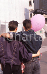 Fotografia d epoca originale 1990 MILANO ARCIGAY Manifestazione AIDS Piazza della Scala 35mm VINTAGE SLIDE 32 1