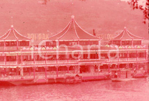 Fotografia d epoca originale 1970ca HONG KONG Image of floating restaurant 35 mm VINTAGE SLIDE 1