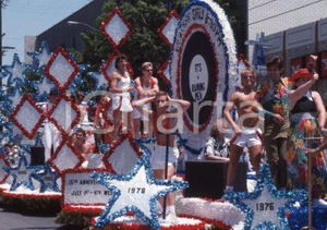 Fotografia d epoca originale 1988 LOS ANGELES Allegorical float gay parade  35 mm VINTAGE SLIDE 4 1