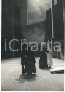 Fotografia d epoca originale 1981 PARIS Théâtre de la Ville  Maria CASARES in Peer Gynt  Patrice CHEREAU 1