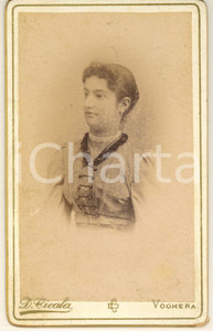 Fotografia d epoca originale 1880 ca VOGHERA Ritratto di giovane donna  Busto Foto Davide CICALA CDV 1