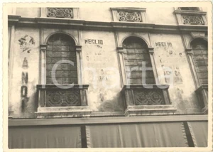 Fotografia d epoca originale 1950 ca PADOVA Rimozione di motti fascisti dalle facciate storiche Foto 10x7cm 1