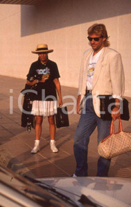 Fotografia d epoca originale 1990ca COSTUME Björn BORG Loredana BERTÈ in aeroporto 35mm VINTAGE SLIDE 3 1