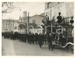 Fotografia d epoca originale 1940 ca MILANO Via Passo Buole / ang. Viale Isonzo  Corteo funebre  Foto 24x18 1