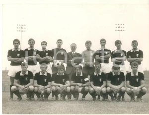 Fotografia d epoca originale 1965 ca CALCIO  TORINO FC  La squadra giovanile con i dirigenti Foto 24x18 cm 1
