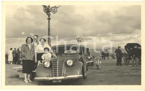 Fotografia d epoca originale 1950 FIRENZE Piazzale Michelangelo  Famiglia milanese con FIAT 1100 Foto 14x9 1