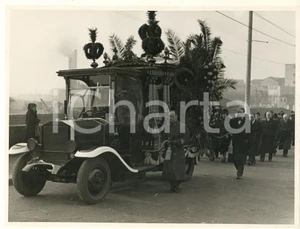 Fotografia d epoca originale 1940 ca MILANO Area ferrovia PORTA ROMANA  Corteo funebre  Foto 24x18 1