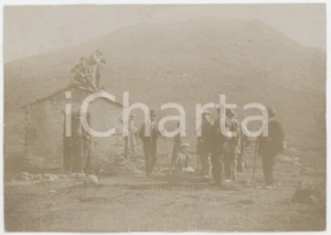 Fotografia d epoca originale 1915 ca Area di TORINO Escursionisti presso un capanno Mario GABINIO ? 1