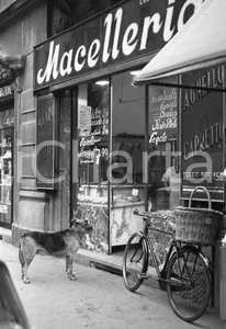 Fotografia d epoca originale 1960 MILANO zona est Macelleria di Agostino Castagnola NEGATIVO ORIGINALE 1 1