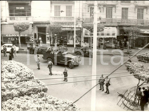 1962 ALGER Bouclages et perquisitions de la police dans le centre ville *Photo