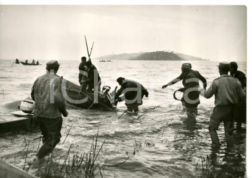 1955 TRAGEDIA SUL LAGO TRASIMENO Barca tirata in secco *Foto 18x13 cm