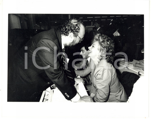 1987 RIMINI 44° Congresso PSI - Sandra MILO scherza con Giusi LA GANGA *Foto