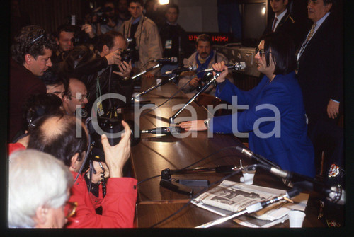 35mm vintage slide* 1990ca Renato ZERO durante conferenza stampa Fonòpoli (10)