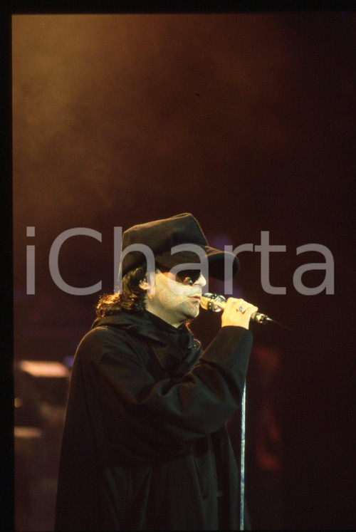 35mm vintage slide*1990ca Concerto Renato ZERO con occhiali e cappello neri (45)