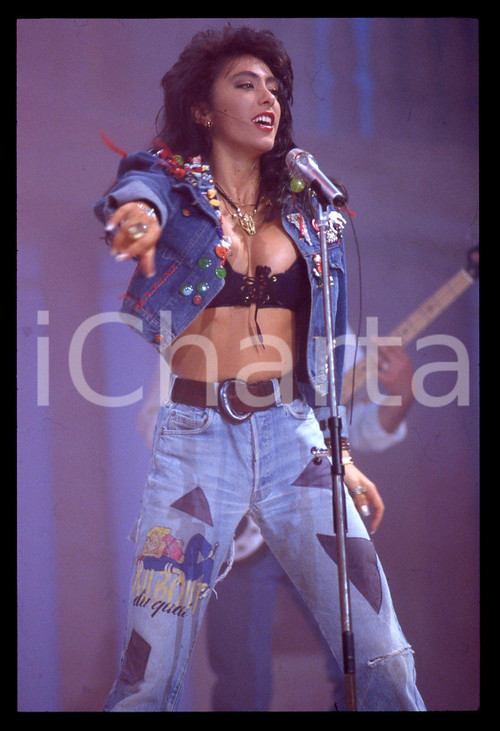35mm vintage slide* 1990 ca Sabrina SALERNO in concerto (21)