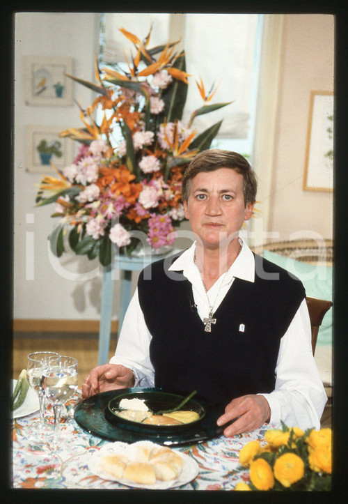 35mm vintage slide* 1990ca TMC Suor GERMANA ospite in A PRANZO CON WILMA  (4)