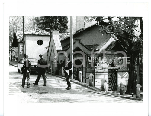 1985 ca CERNOBBIO Ingresso Villa d'Este - Carabinieri durante sopralluogo *Foto 