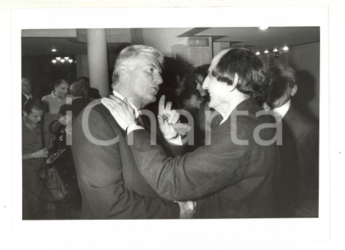 1985 ca COSTUME - Sergio ZAVOLI discute con Citto MASELLI - Foto 24x18 cm