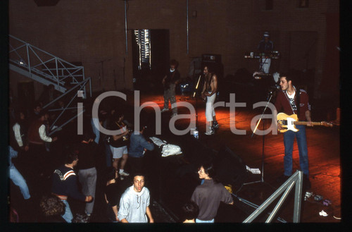 35mm vintage slide* 1990ca MUSICA Dirty DISTRICT La band durante un concerto 3