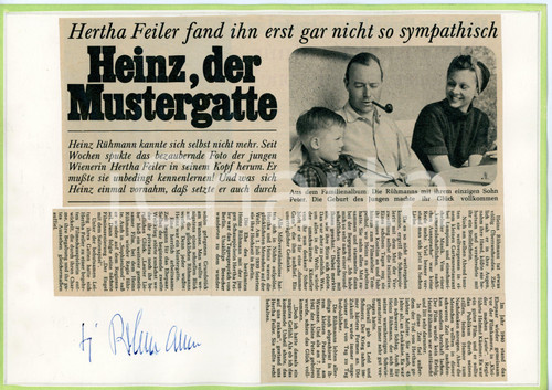 1950 ca CINEMA Heinz RUHMANN in famiglia - Collage *AUTOGRAFO su cartoncino Cartoncino con ritagli di giornale applicati che ritraggono Heinz R&uuml;hmann con la moglie Hertha Feiler e il figlio Peter R&uuml;hmann.Autografo dell'attore Heinz R&uuml;hmann. CONDIZIONI: G (ma lieve ondulatura)FORMATO: 29x21 cm       originale e autentica 1