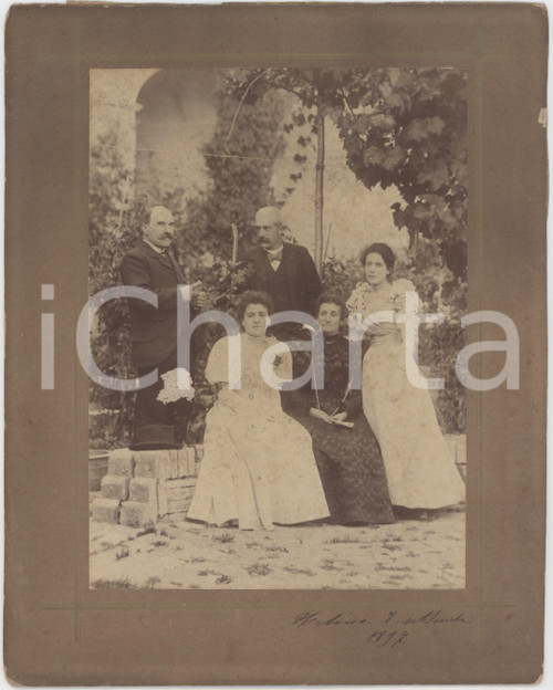 1897 URBINO Ritratto di nobile famiglia in cortile - Foto 18x23 cm