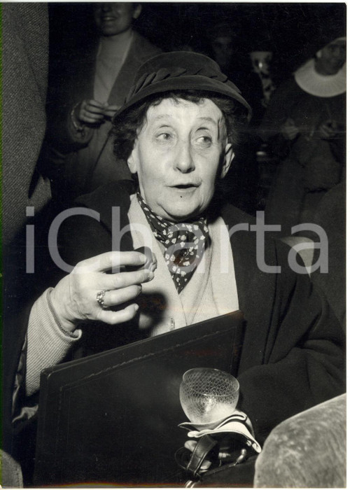 1957 TORINO - Consegna Premi della bontà - Teresa Quinta DE TOMA premiata *Foto