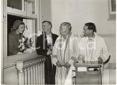 1958 LONDON Western Hospital - Princess Alexandra of Kent chats with patients