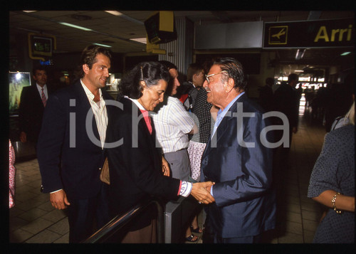 35mm vintage slide* 1989 CANNES Elena VARZI Raf e Saverio VALLONE in aeroporto 2