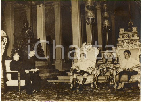 1956 PHNOM PENH (CAMBOGIA) - Re Norodom SURAMARIT riceve Zhou ENLAI *Foto 18x13