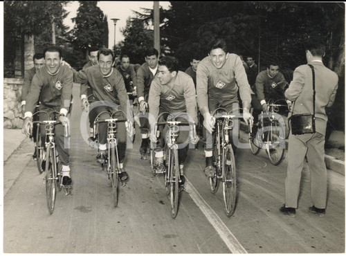 1959 CICLISMO - GARDONE RIVIERA La squadra della EMI in ritiro *Foto 18x13 cm