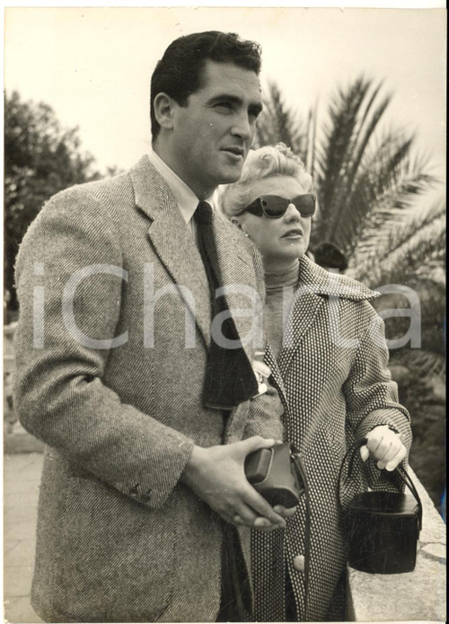 1954 ROMA Ginger ROGERS con il marito Jacques BERGERAC al Pincio - Foto 13x18 cm