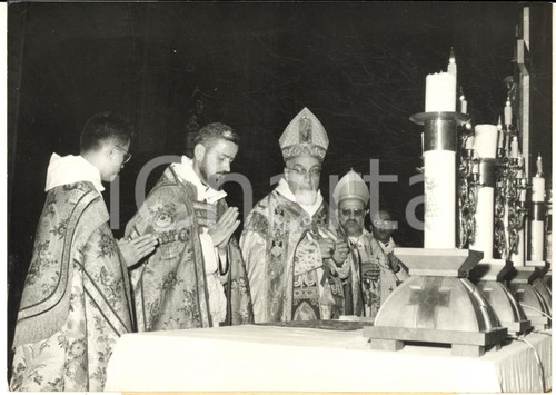1959 PARIS Paul Pierre MÉOUCHI patriarche Antioche cèlèbre à NOTRE DAME Photo