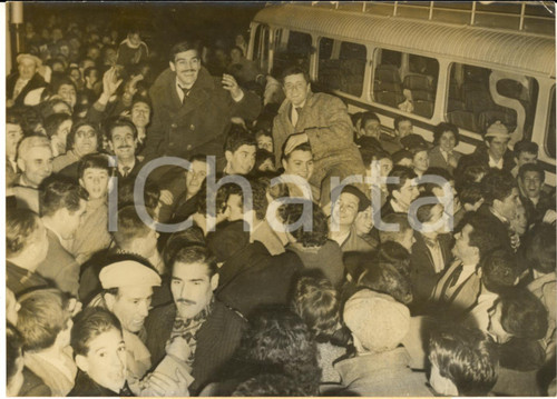 1960 GARDANNE Equipe de football accueillie en triomphe par les concitoyens