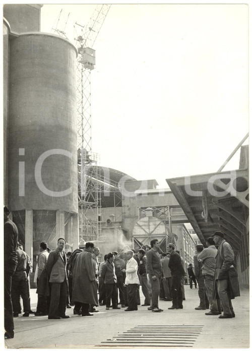 1959 CIVITAVECCHIA - ITALCEMENTI Operai manifestano contro licenziamenti ^Foto