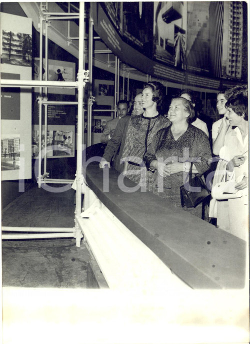 1961 MOSCA Esposizione Francese - Nina KHRUSCHEVA in visita - Foto 13x18 cm