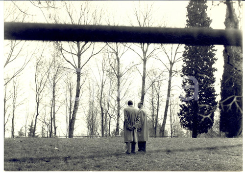 1957 CADENABBIA Konrad ADENAUER passeggia nel parco di Villa Rosa *Foto 18x13