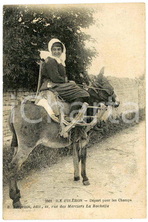 1915 ca ÎLE D'OLÉRON Départ pour les champs - Carte postale FP NV  Cartolina postale d'epoca, non viaggiata.CONDIZIONI: FAIR (bruniture diffuse, smussature agli angoli)FORMATO: FP    originale e autentica 1