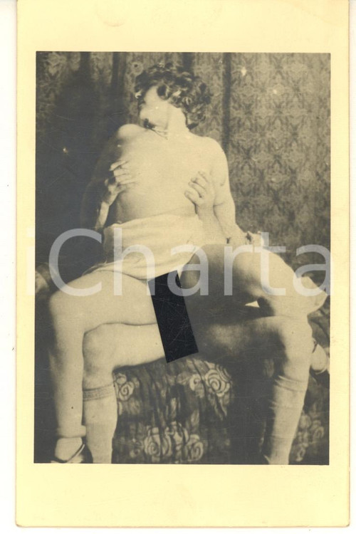1940 ca VINTAGE EROTIC Nude couple having sex (7) RARE Photo PORN 9x14 cm Fotografia originale d'epoca, in formato cartolina postale.CONDIZIONI: GFORMATO: 9x14 cm    originale e autentica 1